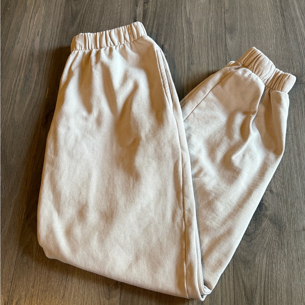 Brandy Melville John Galt beige joggers